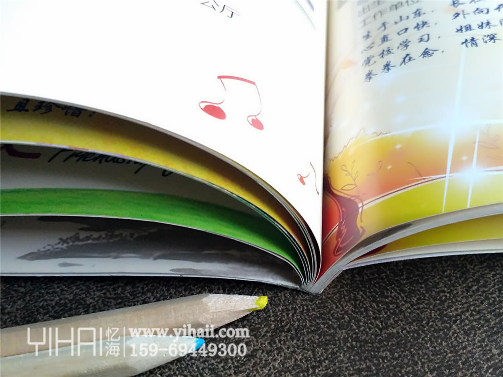 昆明憶海文化-企業(yè)周年培訓(xùn)紀(jì)念冊制作-設(shè)計公司培訓(xùn)畫冊留住一起共度的時光
